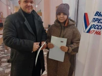 Депутаты Ачинска вместе с семьями приняли активное участие в голосовании на выборах Президента РФ