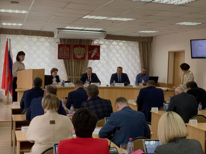 Парламентарии утвердили восемь вопросов повестки очередной 49-й сессии Ачинского городского Совета депутатов шестого созыва. Парламентарии утвердили восемь вопросов повестки очередной 49-й сессии Ачинского городского Совета депутатов шестого созыва.