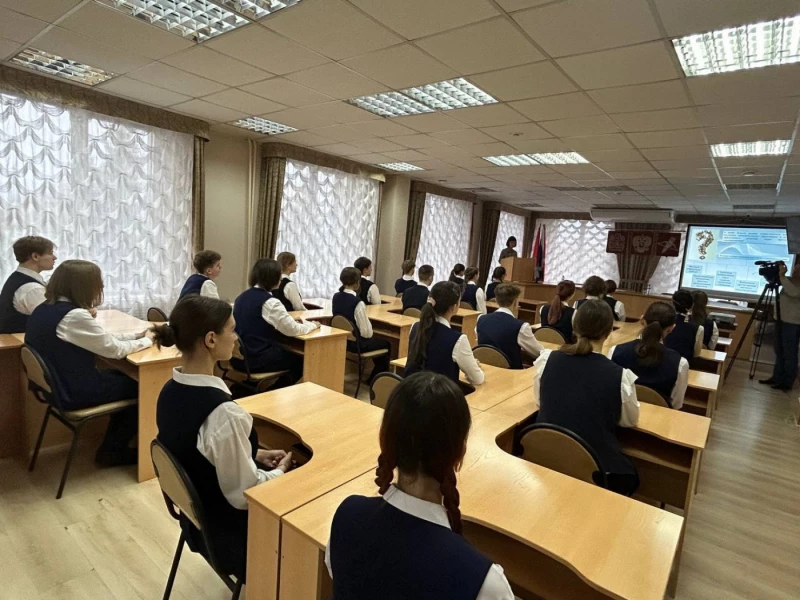В городском Совете депутатов побывали гости – 11-классники Лицея № 1