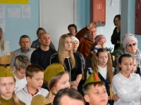 На фасаде школы №6 открыли мемориальную доску военнослужащему Эдуарду Мишхожеву