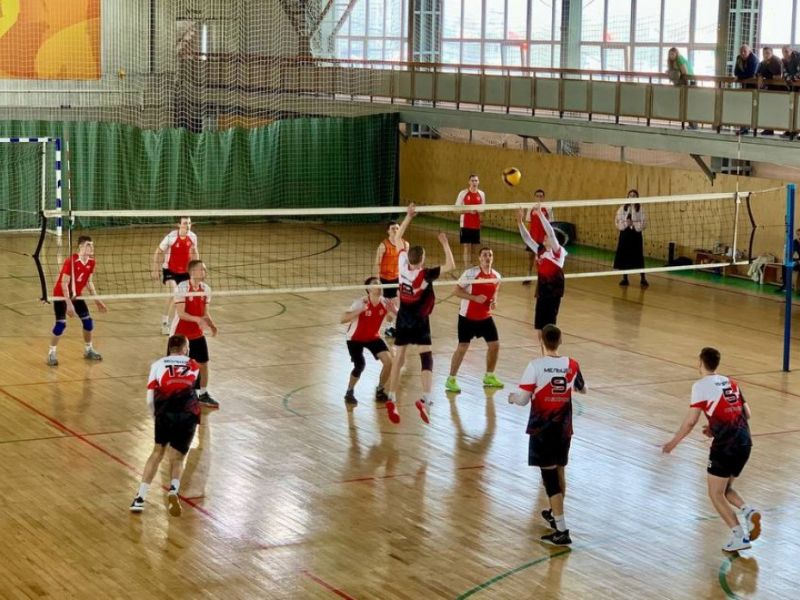 Кубок председателя горсовета на турнире по волейболу уехал в Назарово Кубок председателя горсовета на турнире по волейболу уехал в Назарово